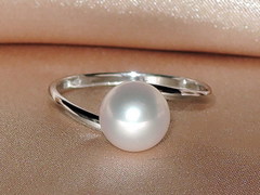Prsten s perlou BC028SR-W Prsteň s perlou BC028SR-W. BC028SR-W