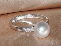 Prsten s perlou BC027WFR-W Prsteň s perlou BC027WFR-W. BC027WFR-W