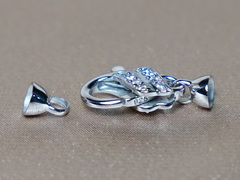 Elegantný strieborný perlový uzáver K01 zdobený kamienkami.1.JPG K01