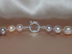 Vícebarevný perlový náhrdelník z říčních perel EPTN912H Perlovy_nahrdelnik_EPTN912H_uzaver.JPG EPTN912H