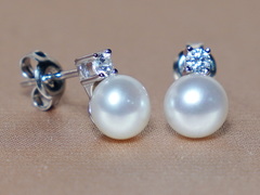 Strieborné náušnice so zirkónmi a perlami PE2400SH.JPG PS2400SH