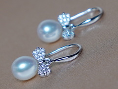 Strieborné náušnice so zirkónmi a pravými perlami PE2312SH.1.JPG PS2312SH