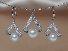 Set šperků ze stříbra se zirkony a bílými perlami PS444B Strieborný set šperkov s pravými perlami a zirkónmi PS444B.JPG PS444B