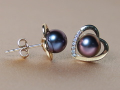 Zlaté napichovací náušnice se sladkovodní perlou WW013YE-FB Zlaté napichovacie náušnice so sladkovodnou perlou WW013YE-FB-1.JPG WW013YE-FB