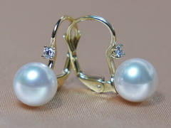 Zlaté náušnice 14K s japonskou akoya perlou a briliantem BC022YE-A Zlaté náušnice s morskou perlou BC022YE-A-1.JPG BC022YE-A