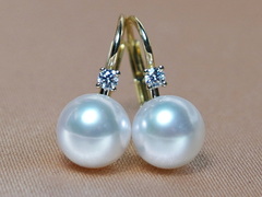 Zlaté náušnice 14K s japonskou akoya perlou a briliantem BC022YE-A Zlaté náušnice s morskou perlou BC022YE-A-2.JPG BC022YE-A