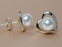 Zlaté napichovací náušnice se sladkovodní perlou WW013YE-FW Zlaté náušnice s perlou WW013YE-FW-1.JPG WW013YE-FW