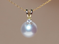 Set zlatých šperků s japonskými akoya perlami AAA BC120YS-A Zlatý prívesok s akoya perlou BC025YP-A.jpg BC120YS-A