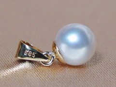 Zlatý přívěsek 14K s mořskou akoya perlou AP200yP Zlatý prívesok s morskou akoya perlou AP200yP-2.JPG AP200yP