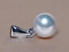 Zlatý přívěsek 14K s japonskou akoya perlou AAA AP020C Zlatý prívesok s perlou AP020C.1.JPG AP020C