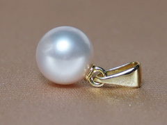 Zlatý prívesok s perlou Južného pacifiku SSWP001B.jpg SSWS001B