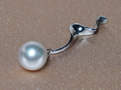 Přívěsek s perlou RwGPAAAwM Zlatý prívesok s perlou RwGPAAAwM.1.JPG RwGPAAAwM