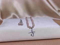 Personalizovaný perlový náhrdelník PS013 anjelik_so_srdieckom_set_s_nausnicami.jpg PS013