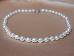 Kreatívní kurz - výroba perlového náhrdelníku. KK01 perlovy-nahrdelnik-opn6070aawg.jpg KK01