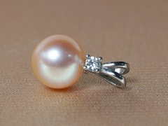 privesok-s-perlou a diamantom-bc025wfp-p.JPG BC025WFP-P