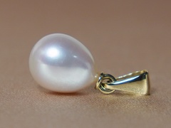 privesok-s-pravou-perlou-ftyp005wj.JPG FTyP005wJ