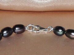 Perlový náramek černé říční perly FN1117bT uzáver.jpg FN1117bT