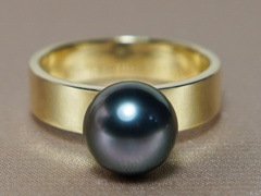 Zlatý prsten 14K s černou tahitskou perlou BC032YR-T zlaty-prsten-s-perlou-bc032yr-t.JPG BC032YR-T
