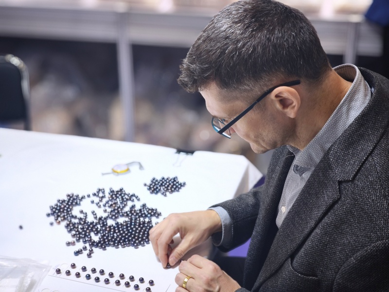 Třídění a výběr těch nejkvalitnějších perel.